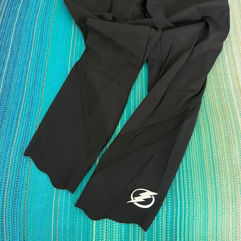 Lululemon Tampa Bay Lightning Leggings - Picture 3 of 5